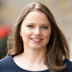 Dr. Melanie Leonhard