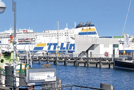 Am Hafen in Warnem&uuml;nde, Foto: (c) Bernd Ricanek